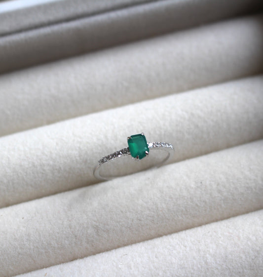 GREEN AGATE STERLING SILVER RING